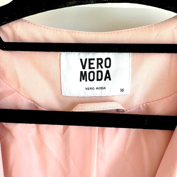 Soft Pink Blazer with Gold Embellishments - Picture 10 of 12